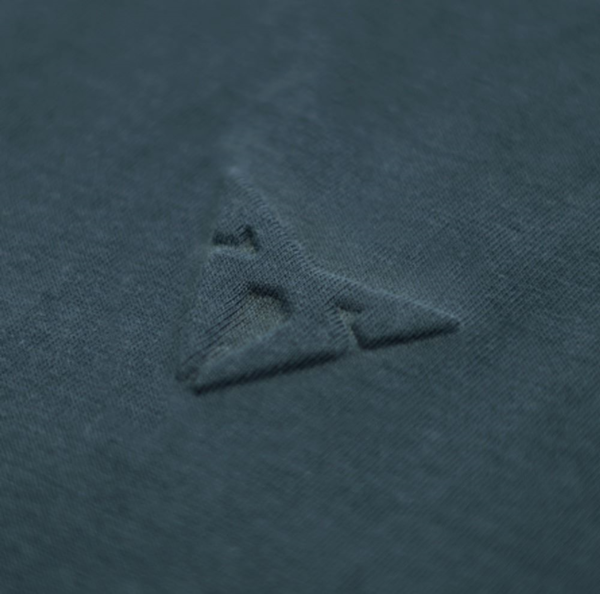 Camiseta mujer de manga corta con el estampado en relieve Cupra (2)