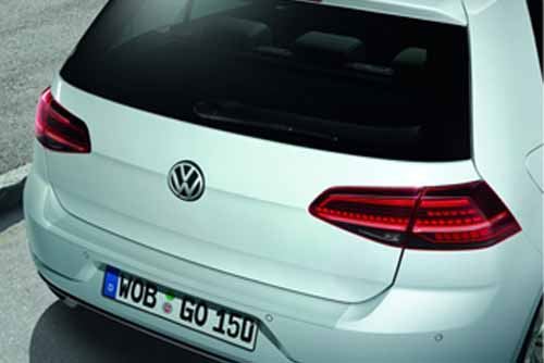 MOLDURA PROTECTORA TRANSPARENTE PARACHOQUES TRASERO ORIGINAL VOLKSWAGEN GOLF VII (1)