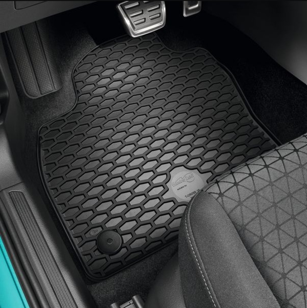 Juego de alfombrillas de goma originales Volkswagen delanteras y traseras para T- Cross (1)