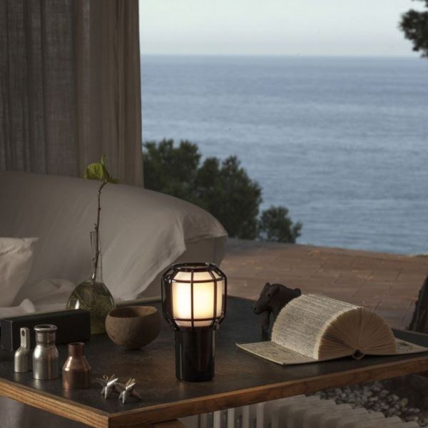 Lámpara portátil  para interiores y exteriores Cupra x Marset (3)