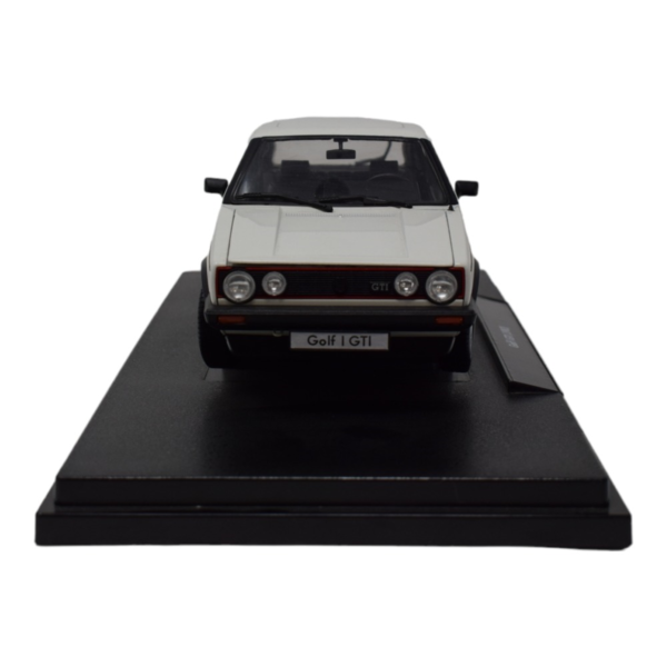 Miniatura Golf 1 GTI de 1983 blanco, escala 1:18 (3)