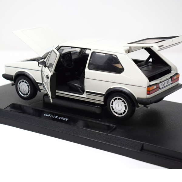 Miniatura Golf 1 GTI de 1983 blanco, escala 1:18 (6)