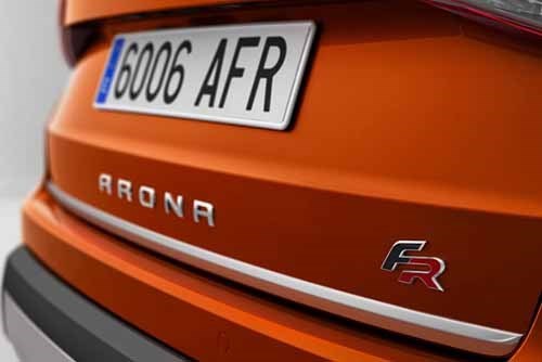 Moldura portón trasero (Cromado mate) SEAT Arona