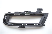 Pieza cobertora parachoques derecha  Volkswagen