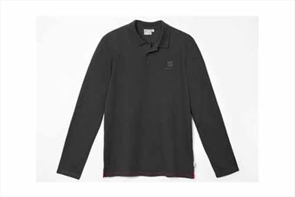 Polo negro con logotipo SEAT.