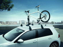 Portabicicletas para barras de techo. Sujeción por horquilla Transporta una bicicleta