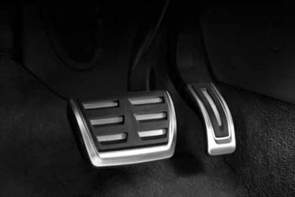 Reposapié y fundas de pedales en acero inoxidable para vehículos con cambio manual