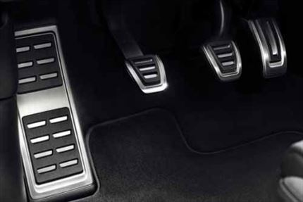 Reposapié y fundas de pedales en acero inoxidable para vehículos con cambio manual