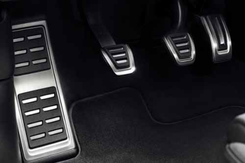 Reposapié y fundas de pedales en acero inoxidable para vehículos con cambio manual