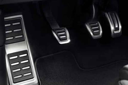 Reposapié y fundas de pedales en acero inoxidable