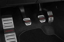 Reposapiés Desire Red para SEAT Ibiza y Arona