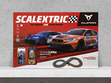 Scalextric. Circuito de Scalextric Cupra.Circuito de coches. Pista de carreras.  Circuito original team Cupra.